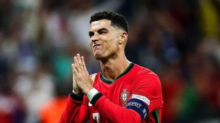 Ronaldo đối mặt án phạt nặng ngay trước trận tứ kết EURO
